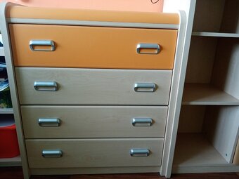 POSTELE A KOMODY - 2 x rám postele s roštem + 2 ks komody - 6