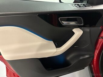 Jaguar F-Pace 30d 221kW AWD PANO ACC LED VIRTUÁL TAŽNÉ - 6