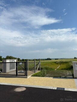 Stavební pozemek 848 m²,zasíťovaný,1 přímý soused(Dobrovice) - 6