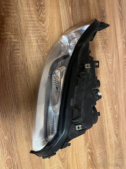 Volvo světlomety pravý 30784250 levý 30784248 - 6