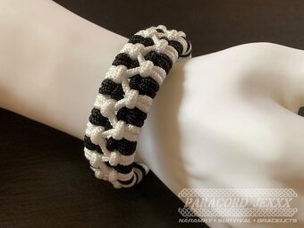 Paracord náramek (20 cm) black - white - 6