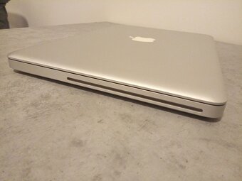 Apple MacBook (13-inch, Late 2008) 2 GB Ram, 120 GB SSD - 6