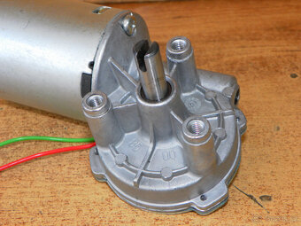 Elektromotor s převodovkou DEWERT 24 VDC, 33 ot./min. 330 W - 6