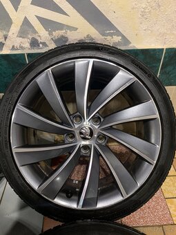 Alu kola Škoda R18 5X112 ZÁNOVNÍ LETNÍ PNEU 225/40/18 TURBIN - 6