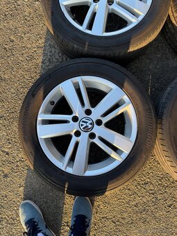 Alu kola VOLKSWAGEN , 5x112 r16 , letní pneu 205/55 r16 - 6