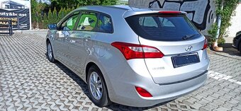 Hyundai i30 combi,1.6 ,83 000 najetokoupeno nové v CZ - 6