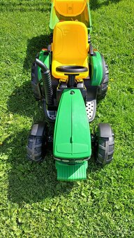 Prodám zánovní dětský elektrický traktůrek John Deere - 6