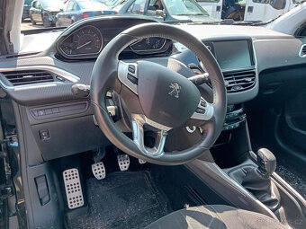 Peugeot 2008 Facelift 1.2 ( HM01 ) 60kW r.2018 černá na náhr - 6