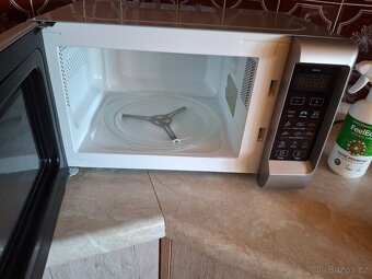 Mikrovlnka Whirlpool jako nová - 6