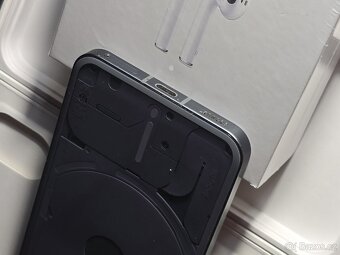 Nothing Phone (2) + 25× Bluetooth sluchátka - 6