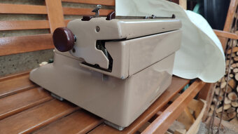 Psací stroj československé výroby - 6