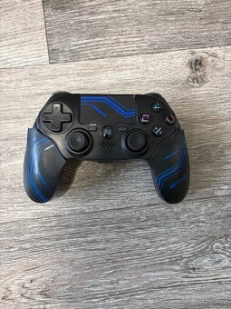 Playstation 4 slim (1 TB) - 6