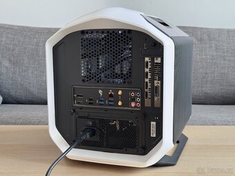 MINI HERNÍ PC - i5-7600K / 16GB / GTX 1070 / Wi-Fi / ITX - 6
