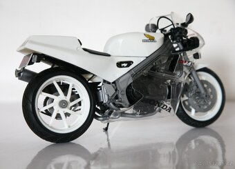 Motocykly Honda TAMIYA (1:12) - 6