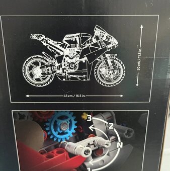 Nové LEGO Technic 42202 Motorka Ducati Panigale V4 S - 6