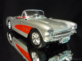 Chevrolet Corvette 1957 stříbrný Bburago 1/18 - 6