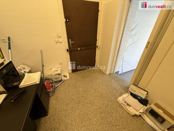 Pronájem nebytového prostoru 32 m2 P3 Vinohrady výloha cihla - 6