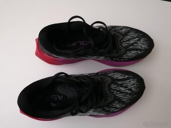 tenisky zn. Asics Novablast 3 - 6