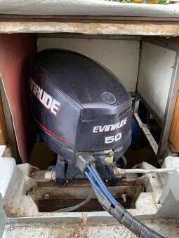 Hausbot s motorem bez kotviště - 6