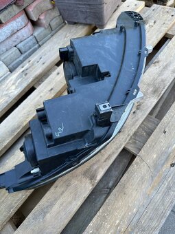 Levé přední světlo Peugeot 2008 před facelift - 6