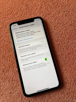 Apple iPhone XR 64GB - 6