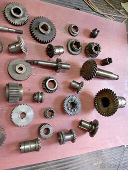 Díly frézky soustruhy - 6