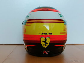 Carlos Sainz 2021 Ferrari F1 helma 1:2 - 6