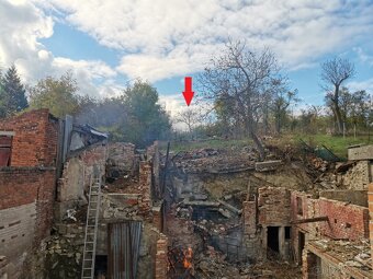 Pozemek 925m s nedokončenou demolicí RD - 6