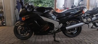Kawasaki ZZR 1100 - 6
