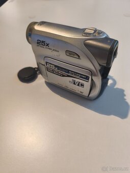 Domácí kamera JVC - 6