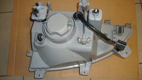 AVIA D60-D120 Přední světlomet - 6