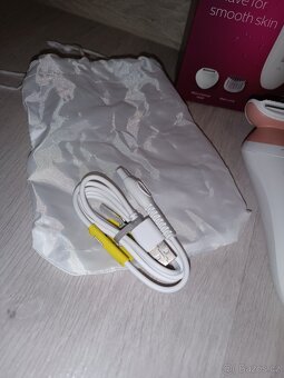Dámský holicí strojek Philips Lady Shaver 6000 - 6