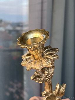 Mosazný retro svícen 21 cm, florální dekor - 6