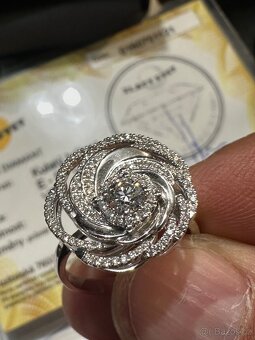 Prodám diamantový zlatý prsten s velkým broušeným briliantem - 6