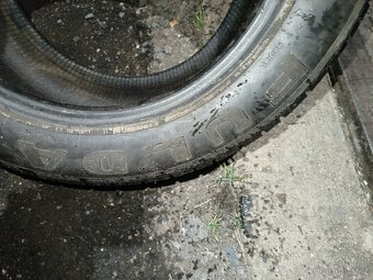 Prodám 2x pěkně pneu 225/50 R15 za obě 300,- - 6