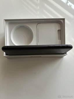 iPhone 11  černý - 64 GB - 6