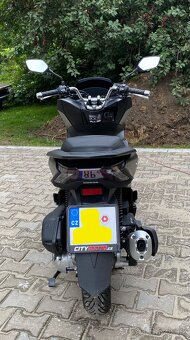 Skútr Honda PCX 125 rv. 2024 JAKO NOVÝ - 6