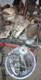 Mix kompletních motoru Jawa panelka 250, pérák díly - 6