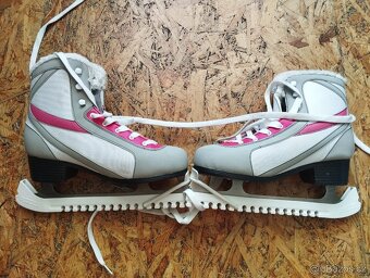 Dámská lední brusle vel 42 rezervace - 6