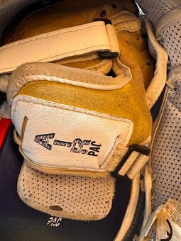 LAPAČKA BRIANS OUTLAW SR - 6