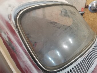 Zadní okno s patinou vw brouk - 6