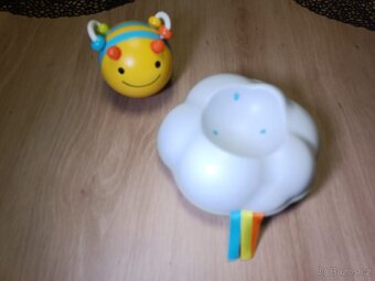 Skip Hop hudební pohyblivá včelka - 6