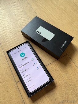 Samsung Galaxy S24 128GB šedý - 6