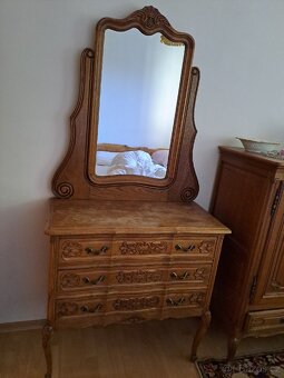 Komoda, toletka a velka skrin - 6