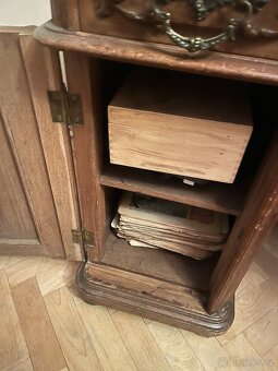 Prodám starý psaci stůl dřevěný - 6