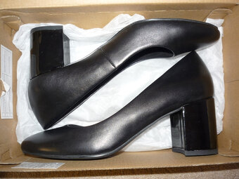 Černé lodičky Baťa, vel.38 z pravé kůže - 6