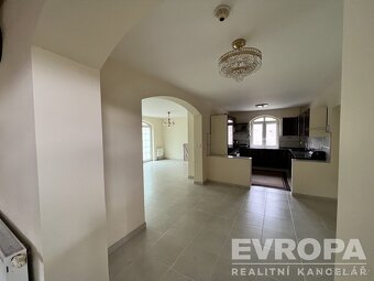 Zateplený vícegenerační rodinný dům s velkým rovinatým pozem - 6