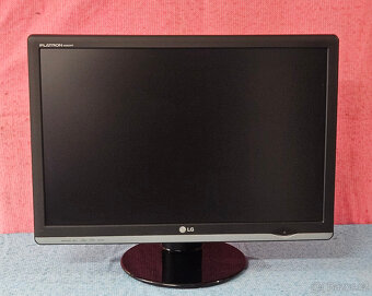 Prodám stolní počítač založený na procesoru Intel I7- 4820K - 6