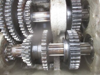 díly traktoru RS 09 - 6