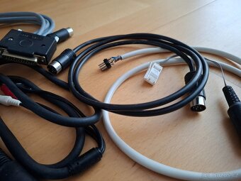 Konvolut/sbírka kabelů pro 8-bitové počítače - 6